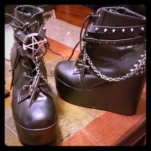 Demonia platforms